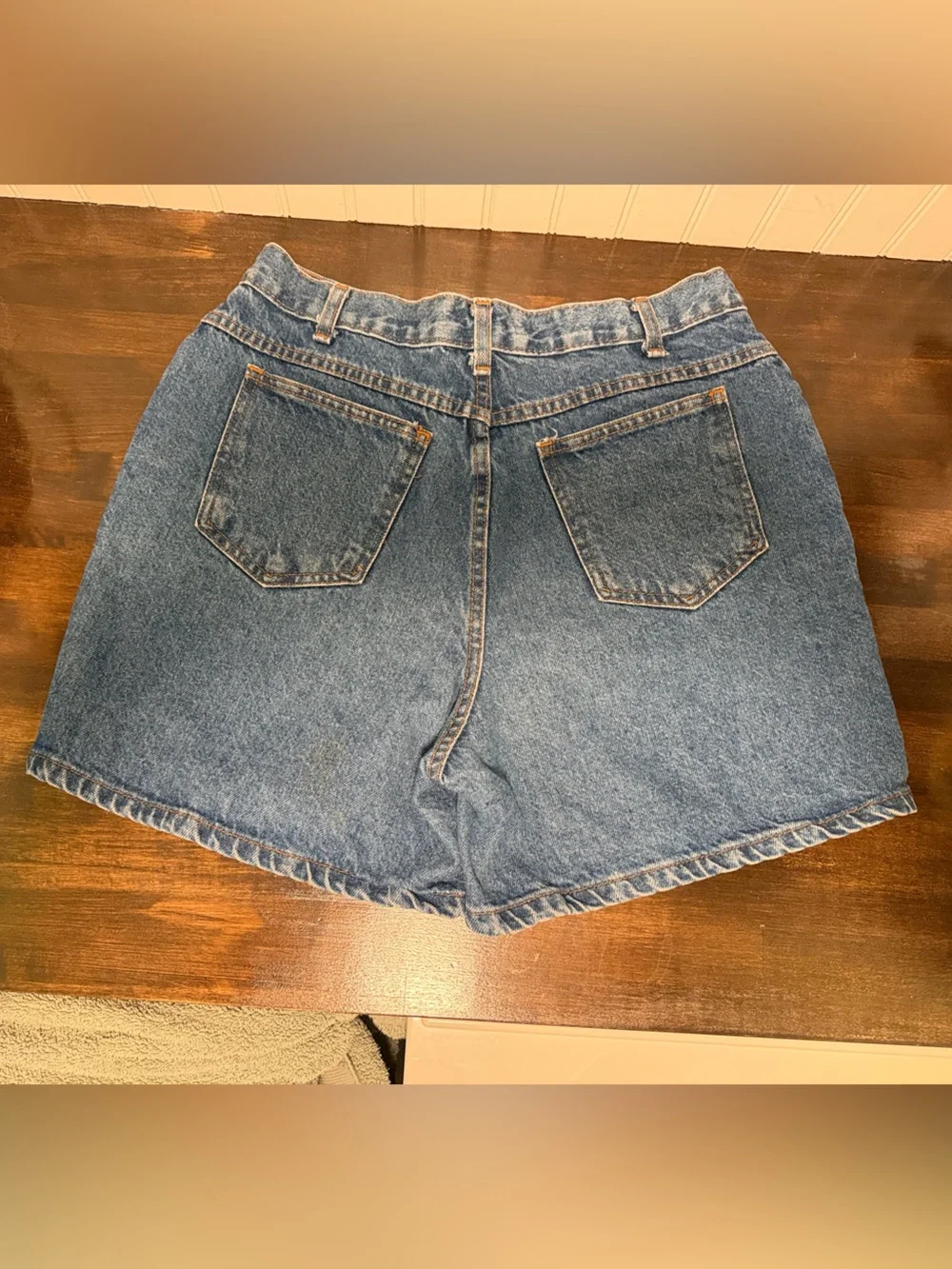 Vintage LA Blues shorts. Button up. High waist. Denim jean shorts - Picture 5 of 6